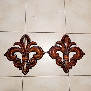 Set Of Two 15" Metal Fleur De Lis Wall Plaque/Art with Hanger.